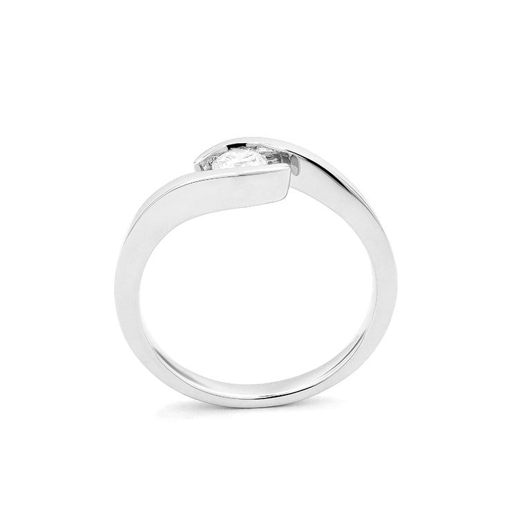 Facet Classic Solitär Damenring in 750/18 Karat Weissgold