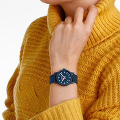 Mondaine Essence Damenuhr aus Ozeanblau Textil, 32 MM - MS1.32140.LD