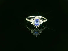 Luxuriöser Weissgoldring mit Tansanit und Diamanten – 18 Karat Eleganz - YZ0003280
