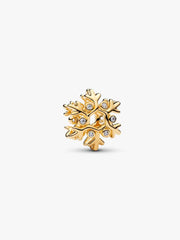 Der Pandora Moments Schneeflocke Charm mit 14K Vergoldung und funkelnden weissen Zirkonia