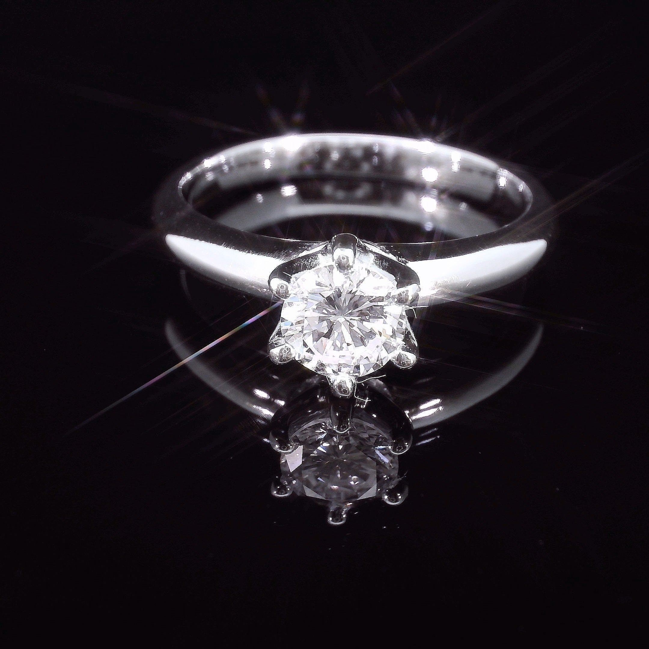 Pure Eleganz – Weissgoldring mit 0.60ct Brillant für zeitlose Momente - 5551200