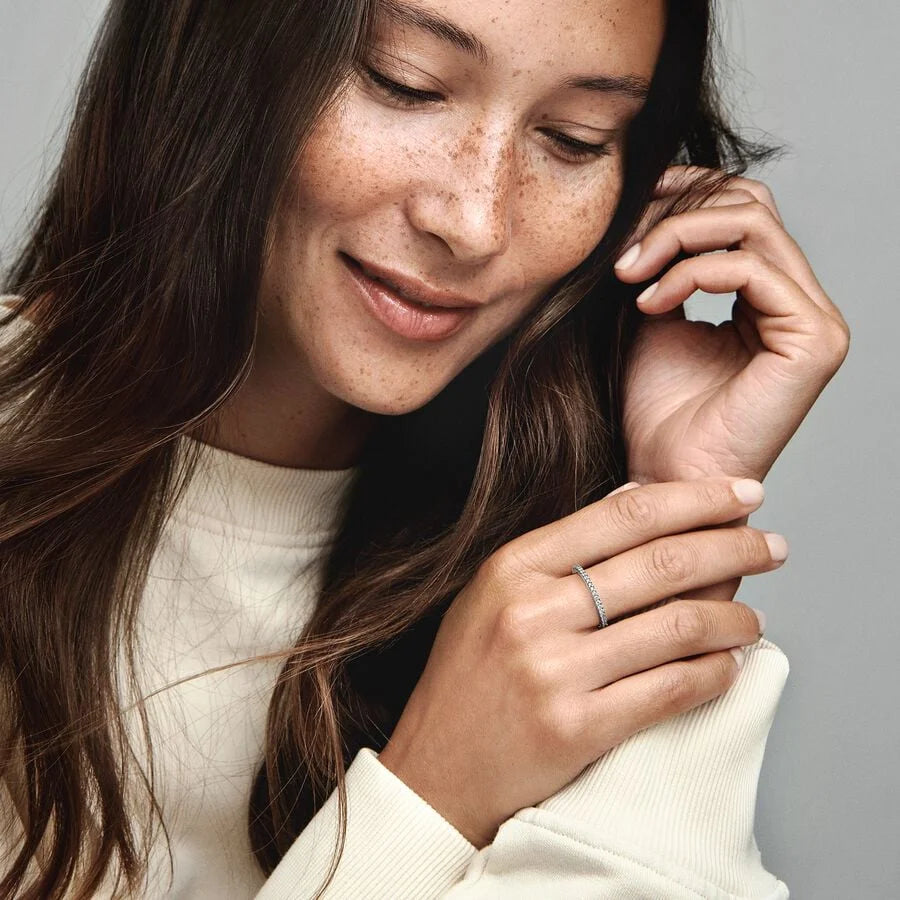 Pandora Band-Ring: Funkelnder, Cubic Zirkonia, Sterling-Silber