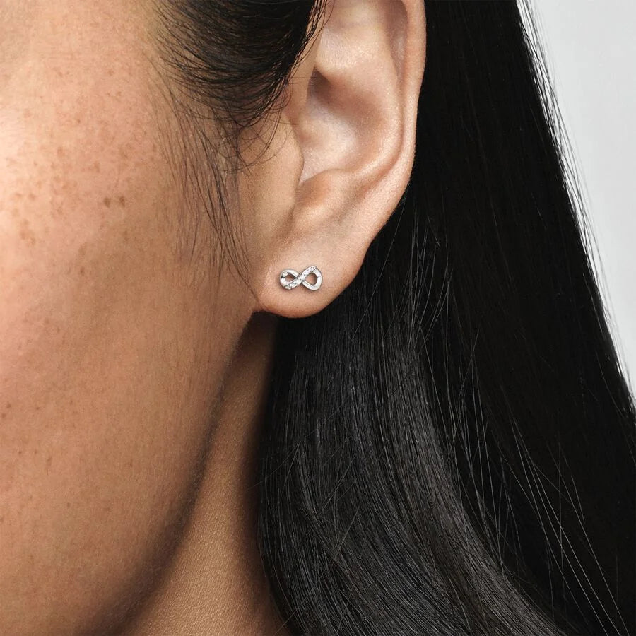 Pandora Funkelnde Unendlichkeit Ohrstecker: Ewige Eleganz in Zirkonia