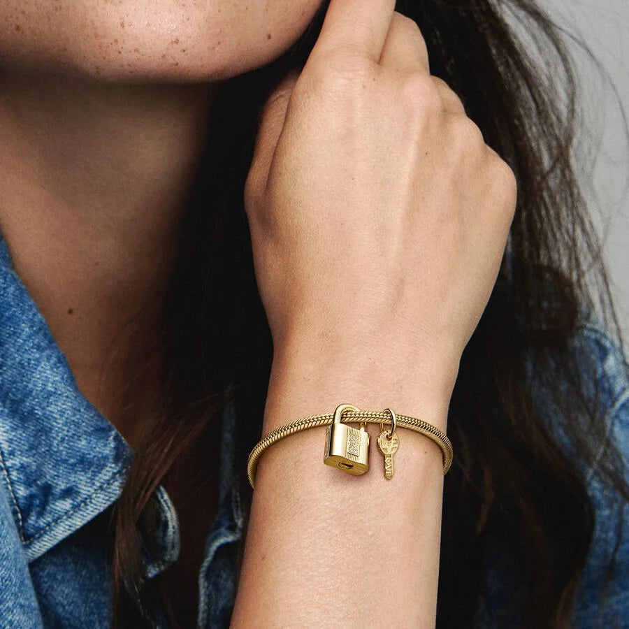 Pandora Vorhängeschloss & Schlüssel Charm-Anhänger: Ein Symbol der Liebe