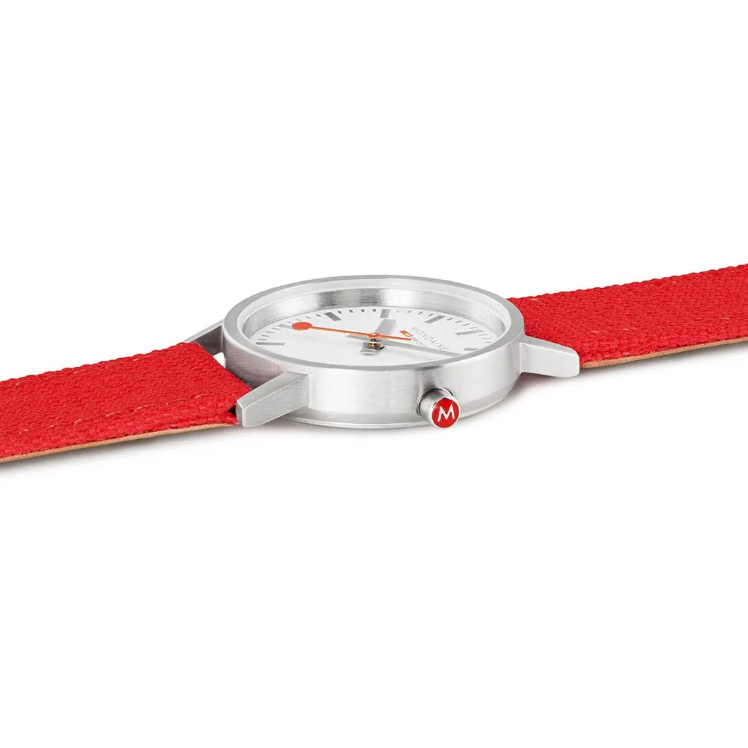 Mondaine Classic Damenuhr in Rot, 30 MM - A658.30323.17SBC