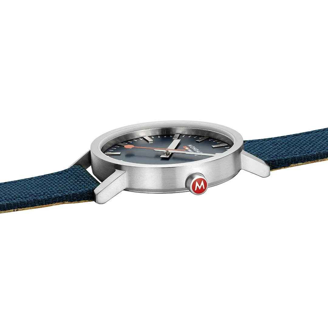 Mondaine Classic Herrenuhr aus Tiefseeblaues Textil, 40 MM - A660.30360.40SBD