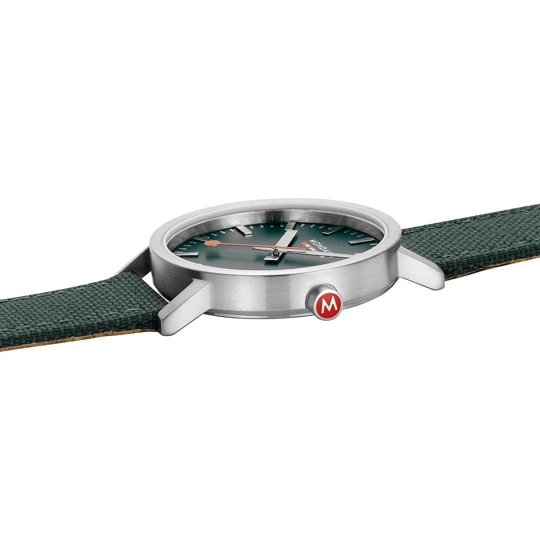 Mondaine Classic Herrenuhr aus Waldgrünes Textil, 40 MM - A660.30360.60SBF