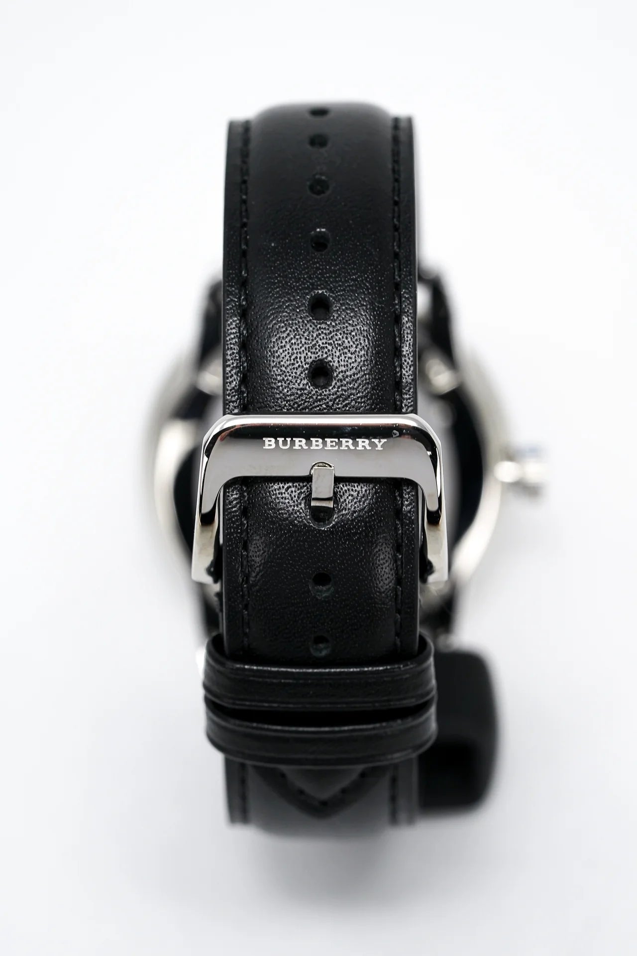 burberry-schwarz-klassische-runde-beige-zifferblatt-leder-herrenuhr-bu10000