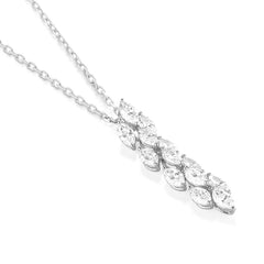 Collier Navette à facettes avec diamants en or blanc 18 carats