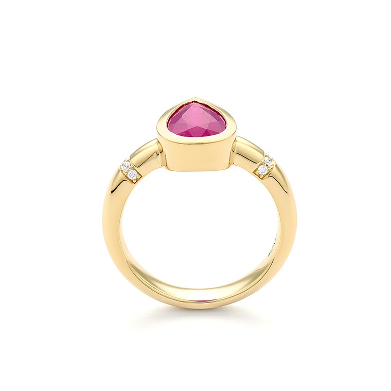 Facet Traceability Rubin Ring in 750/18 Karat Gelbgold