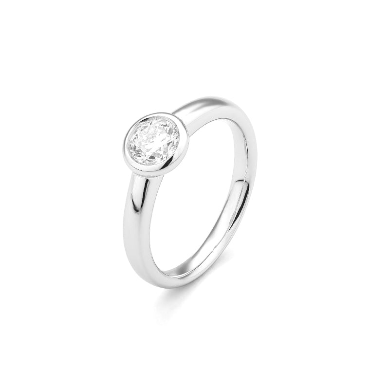 Facet Classic Solitär Ring in 750/18 Karat Weissgold