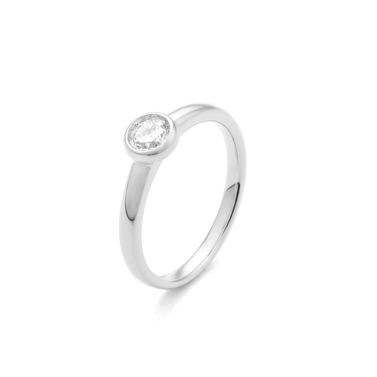 Facet Classic Solitär Ring in 750/18 Karat Weissgold