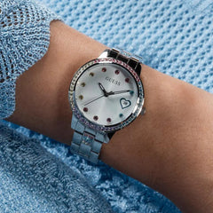 Guess Silberton Datum Damenuhr 34 MM, Drei von Herzen - GW0657L1