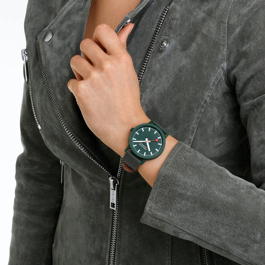 Mondaine Essence Damenuhr aus Park-Grünes Textil, 41 MM - MS1.41160.LF