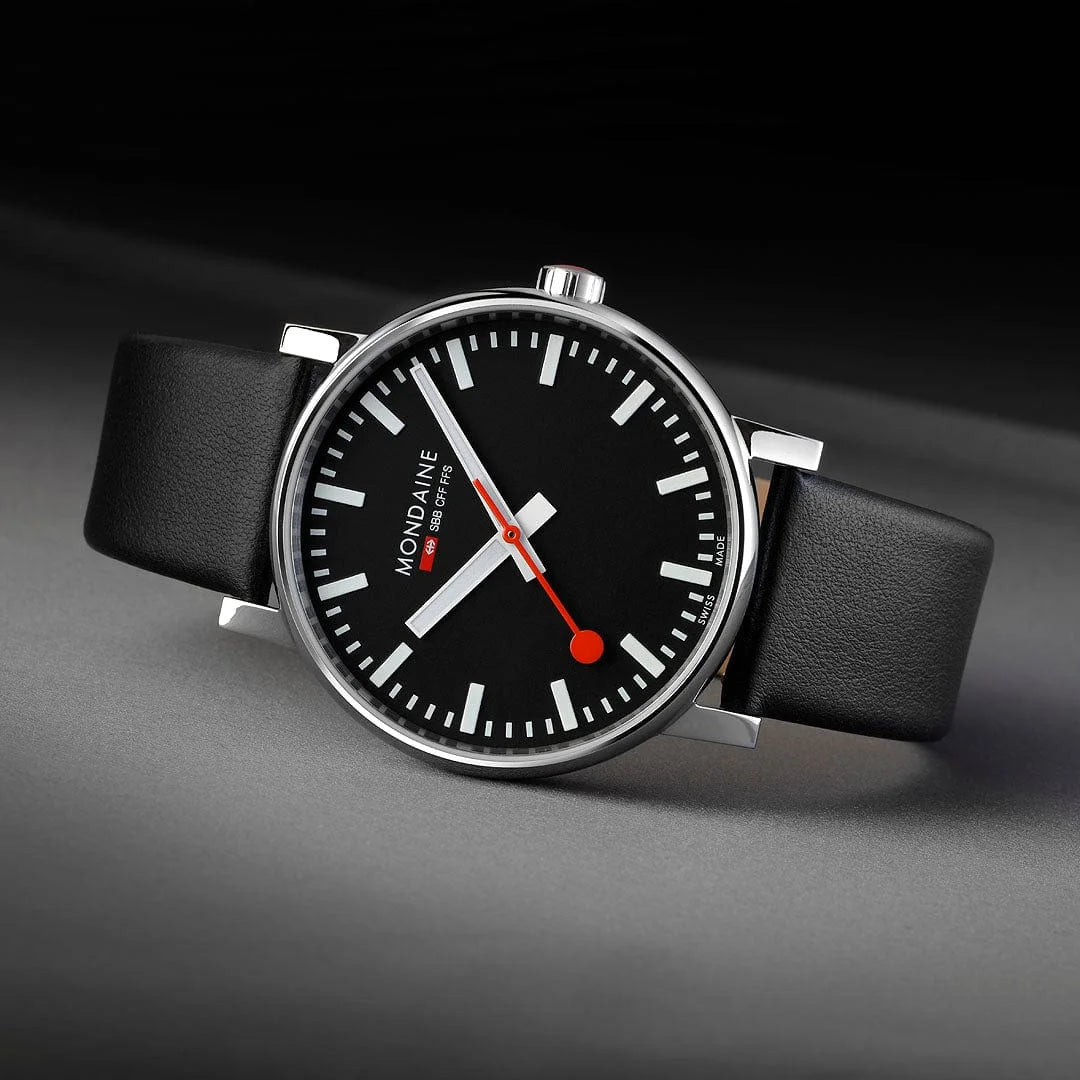 Mondaine EVO2 Herrenuhr aus Schwarzes Leder, 43 MM - MSE.43120.LB