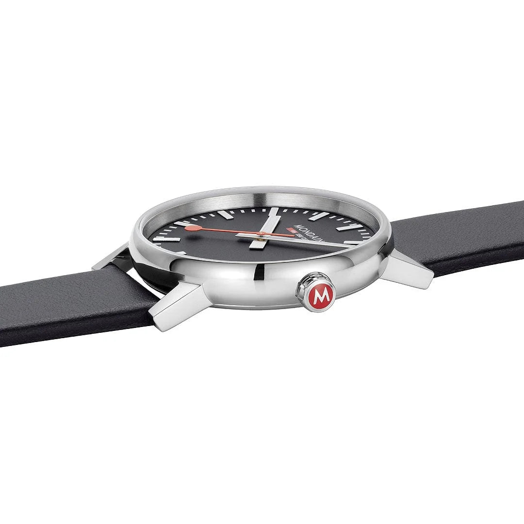 Mondaine EVO2 Herrenuhr aus Schwarzes Leder, 43 MM - MSE.43120.LB