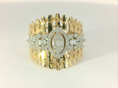 Eleganter 18 Karat Gelbgoldring mit Brillanten – Luxuriöser Damenring mit feinem Diamantbesatz - BYZ0004963