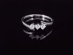 Bague élégante pour femme en or blanc 18 carats – sertie de trois diamants scintillants – YZ0003299 