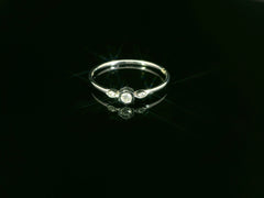Eleganter Weissgoldring mit Diamant 0.04ct & Steinbesatz – 18 Karat Gold - YZ0003325