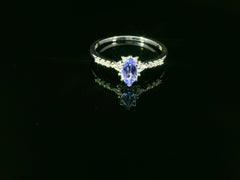 Eleganter Weissgoldring mit Tansanit und Diamanten – 18 Karat Luxus in Grösse 55 - YZ0003255