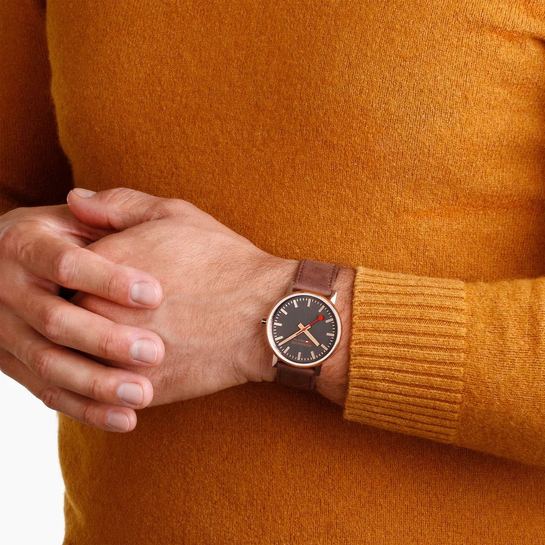 Mondaine EVO2 Herrenuhr in Braun, 40 MM - MSE.40181.LG