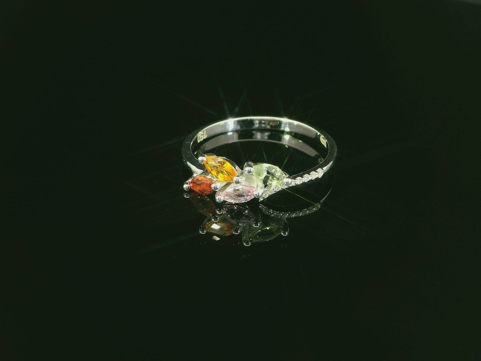 Eleganter Weissgoldring mit Saphiren und Diamanten – Stilvolle Raffinesse in 18 Karat - YZ0003264
