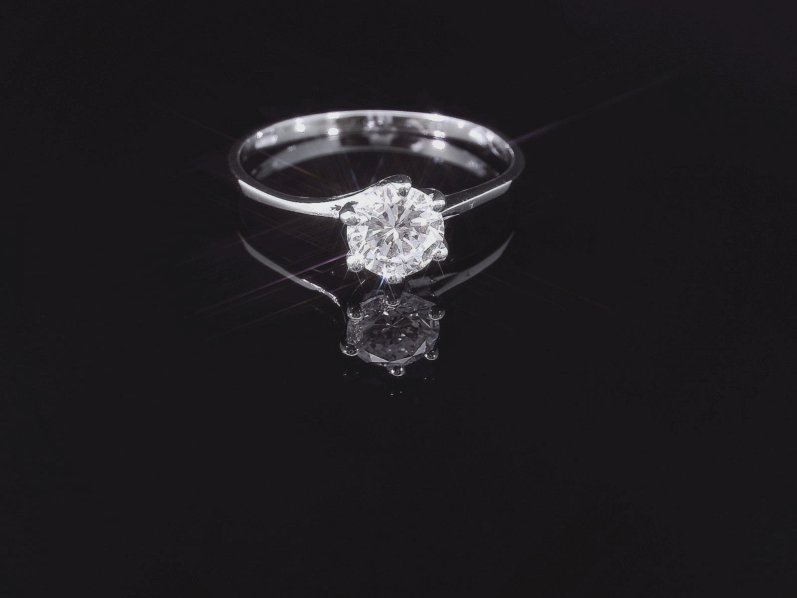 Strahlende Schlichtheit – Weissgoldring mit 0.60ct. Brillant für stilvolle Akzente - 5551000