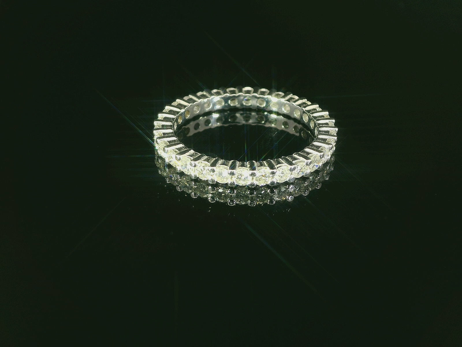 Eleganter Damenring aus 18 Karat Weissgold – mit 29 Diamanten veredelt - YZ0004332