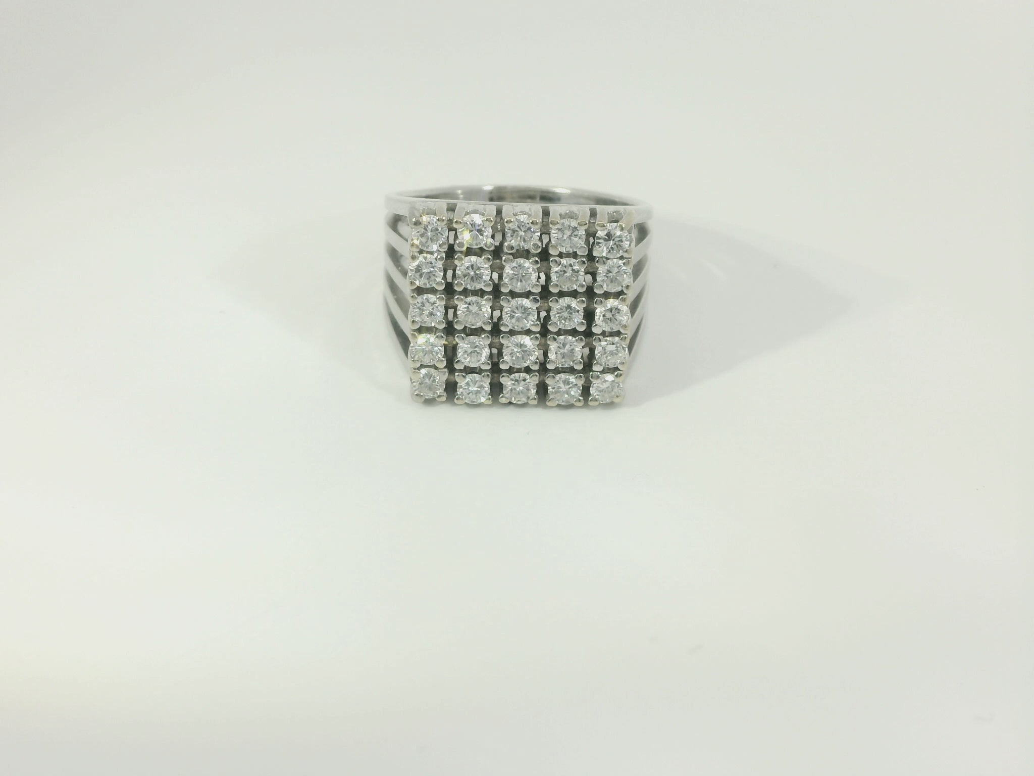 Damenring 750 Weissgold 25 Diamanten Gr. 53