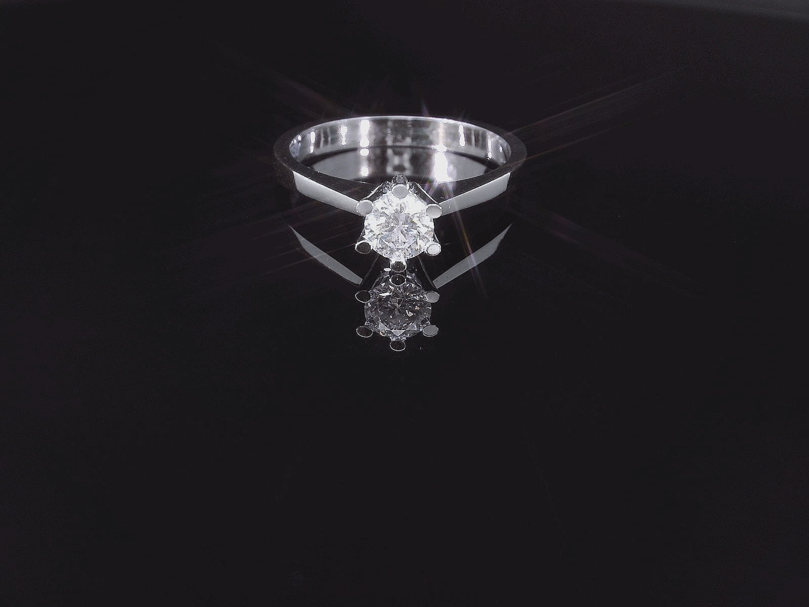 Weissgold-Diamantring 18K mit Brillant 0.35ct – Ringgrösse 55 - DSC8757