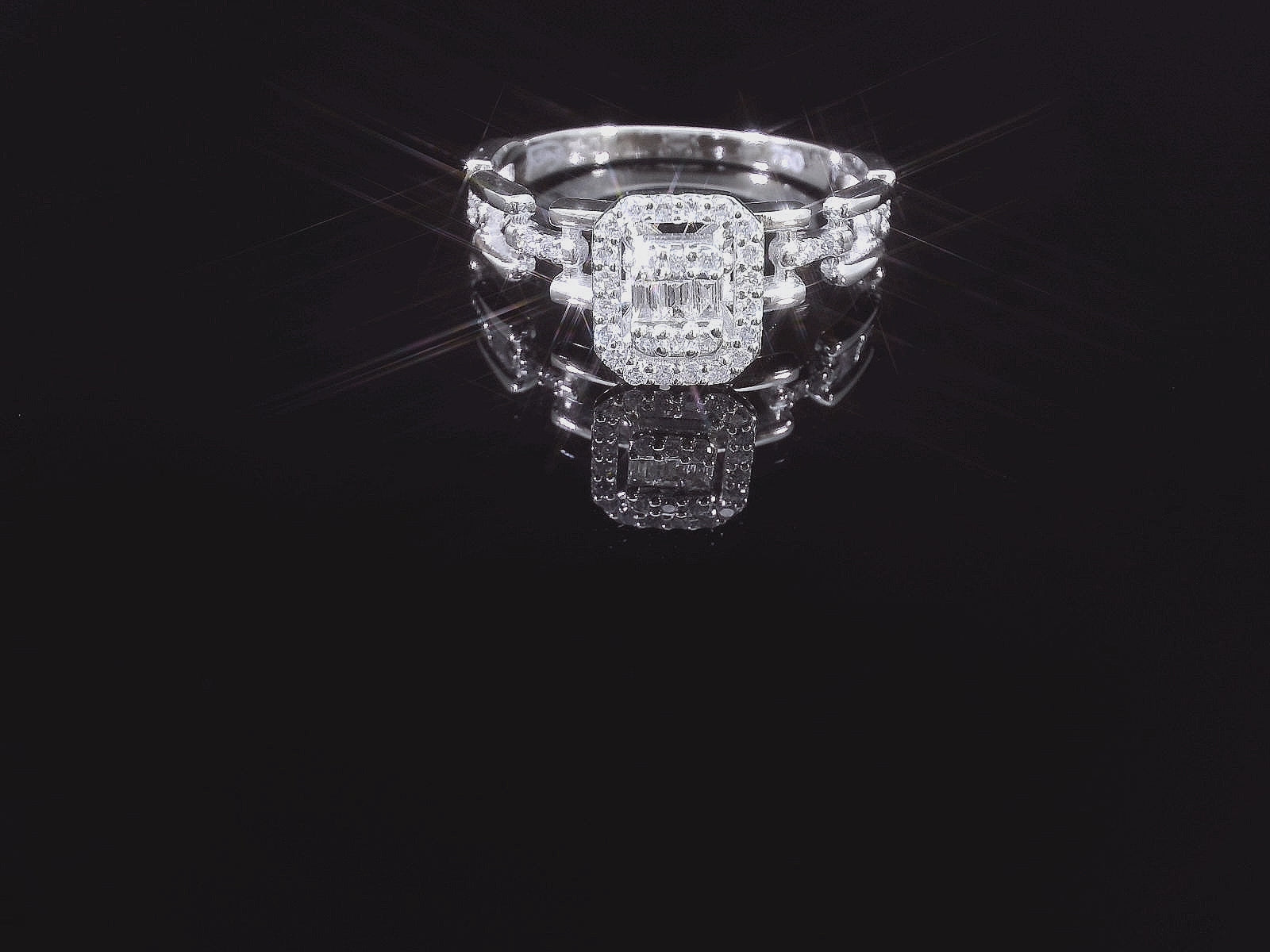 Eleganter Damenring aus 18 Karat Weissgold – mit 29 Diamanten veredelt - BYZ0005005