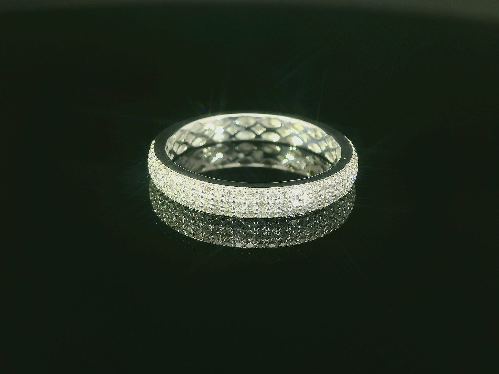 Edler Damenring aus 18 Karat Weissgold – mit 125 funkelnden Diamanten - YZ0003348