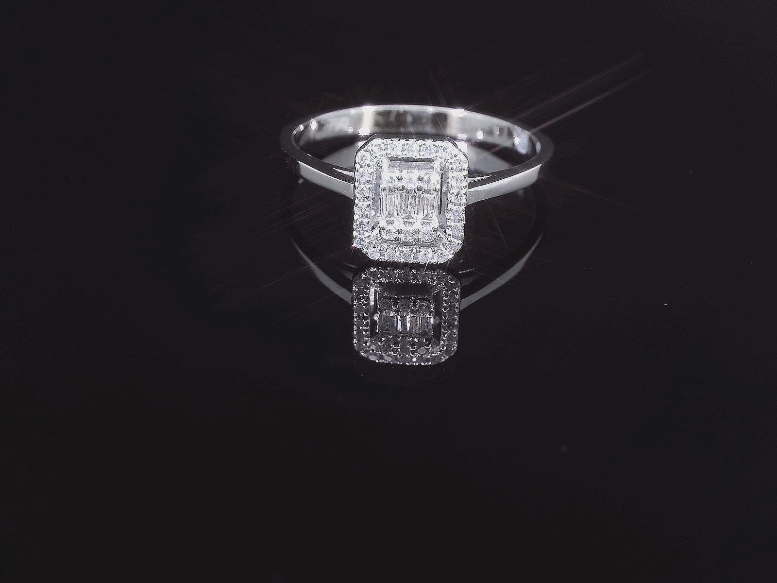 Luxuriöser Diamantring aus 18K Weissgold mit 0.29ct – Ringgrösse 54, sofort lieferbar - BYZ0000077
