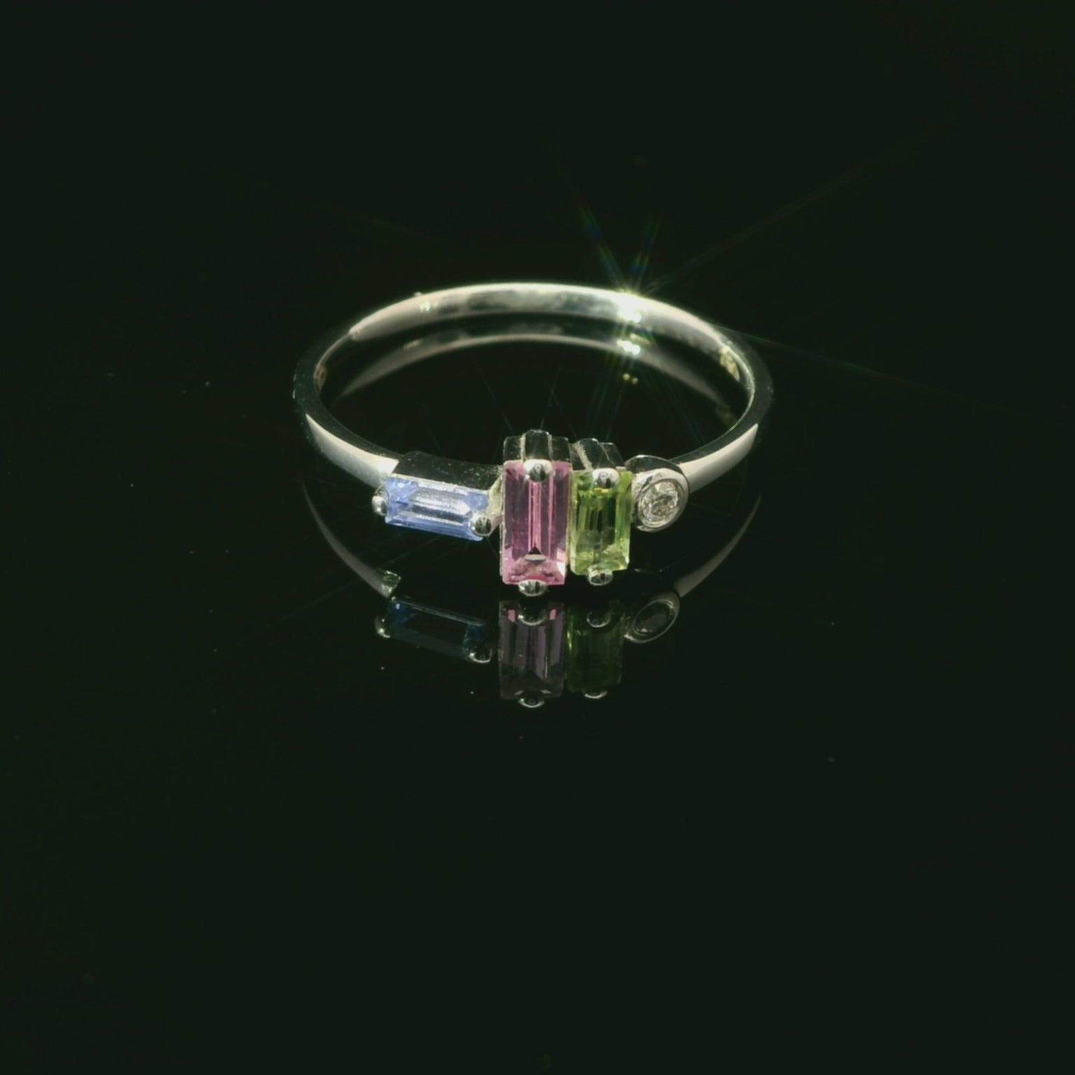 Feiner Weissgoldring mit Saphir und Diamant – 18 Karat Eleganz in Grösse 55 - BYZ0003346