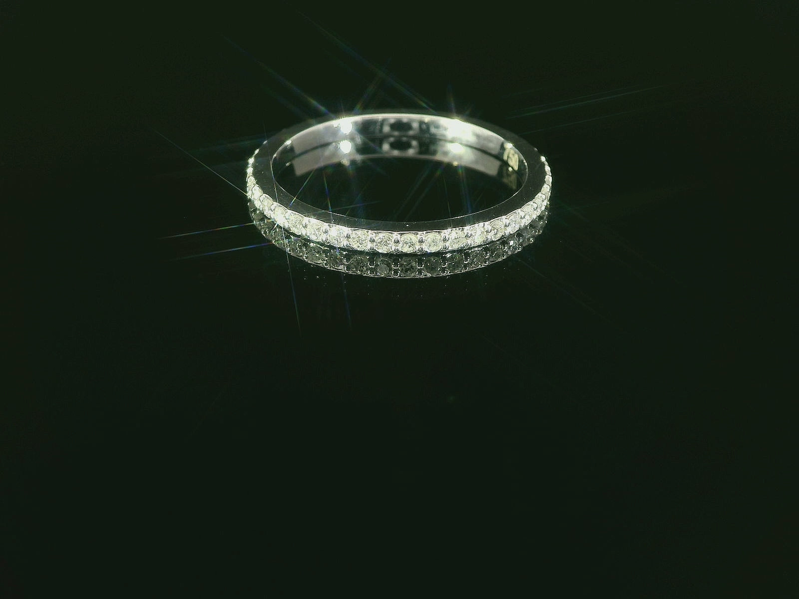 Licht in Bewegung – edler Ring mit feinem Diamantbesatz - YZ0004324