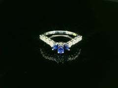 Zeitlose Eleganz in Weissgold – Ring mit Diamanten und Saphiren - MYZ0000001
