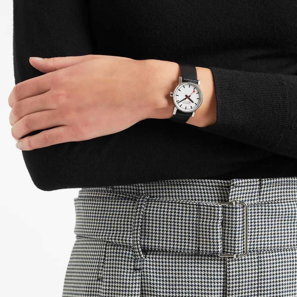 Mondaine Evo2 Damenuhr 30mm, schwarze Lederarmbanduhr, MSE.30110.LB