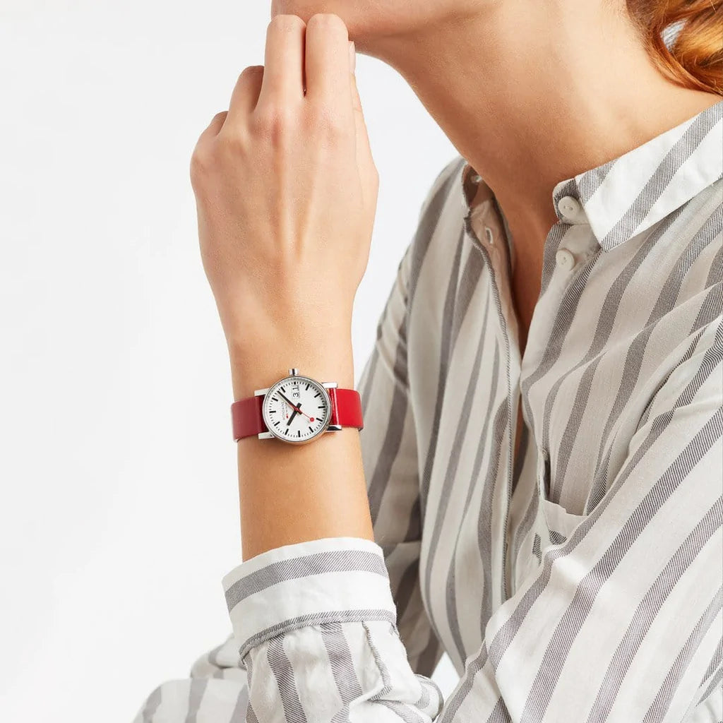 Mondaine Evo2 Unisex 30mm, rote Lederarmbanduhr, MSE.30210.LC
